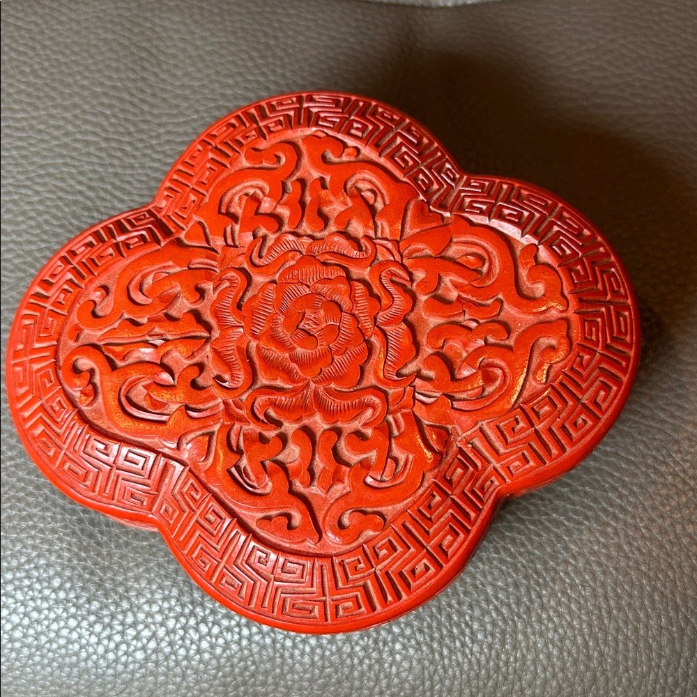 Vintage Chinese Red Cinnabar Trinket Box